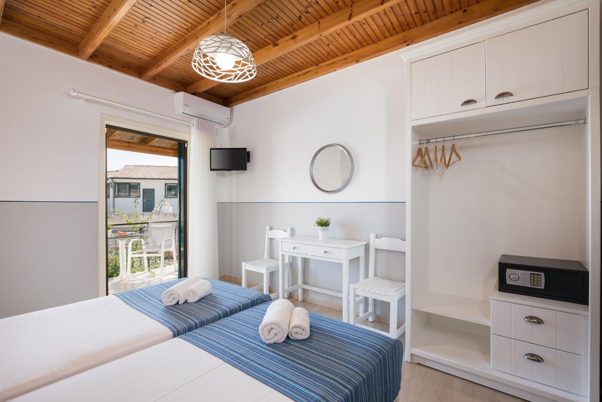 Bella Vista Beach Hotel بينيتسيس المظهر الخارجي الصورة